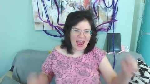 Snapshot of everly_rays chatting on 24, 12, 2024 Everly online show from 24, 12, 2024