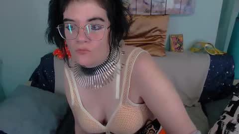 Snapshot of everly_rays chatting on 6, 11, 2025 Everly online show from 6, 11, 2025