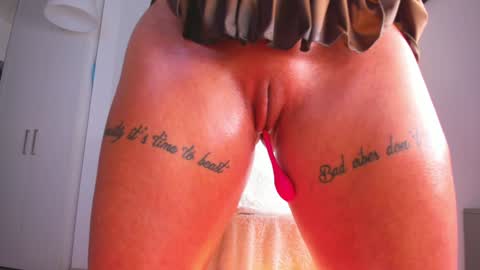 Snapshot of eves_bodyxxx chatting on 31, 1, 2025 Sensation Body online show from 31, 1, 2025