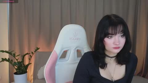 Snapshot of evettaormon chatting on 27, 10, 2025 Eva online show from 27, 10, 2025