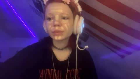 Snapshot of evettezirin chatting on 22, 11, 2025 Sky online show from 22, 11, 2025