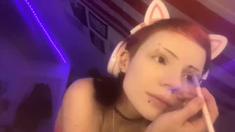 Snapshot of evettezirin chatting on 23, 11, 2025 Sky online show from 23, 11, 2025