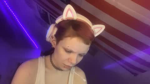 Snapshot of evettezirin chatting on 24, 11, 2025 Sky online show from 24, 11, 2025