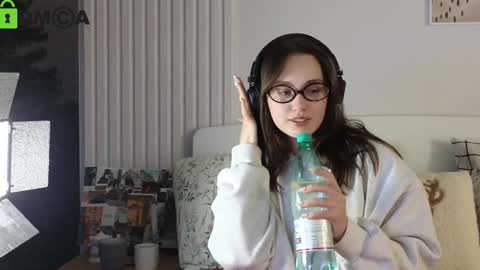 evi_woow online show from 4, 1, 2025