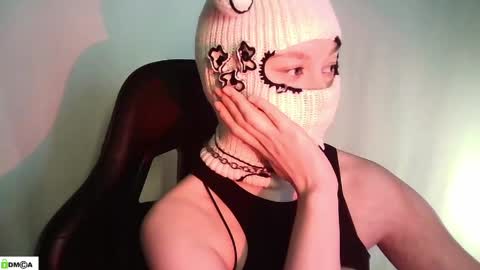 Renesme White Im here from Monday to Friday online show from 1, 5, 2026