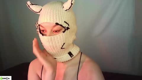 Snapshot of evie_muna chatting on 7, 5, 2026 Renesme White Im here from Monday to Friday online show from 7, 5, 2026