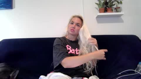 Badblondebunny online show from 3, 1, 2025