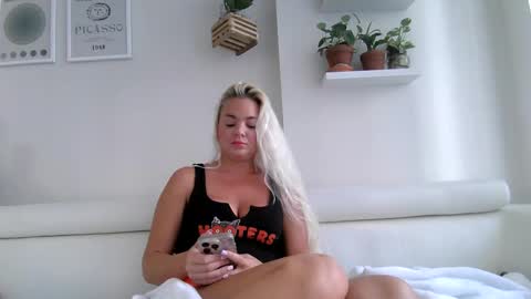 Badblondebunny online show from 3, 10, 2025