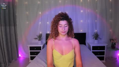 Snapshot of evoletbee chatting on 1, 11, 2025 Evolet online show from 1, 11, 2025