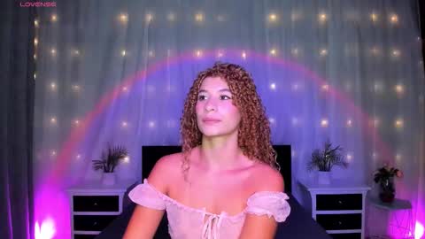 Snapshot of evoletbee chatting on 3, 2, 2026 Evolet online show from 3, 2, 2026