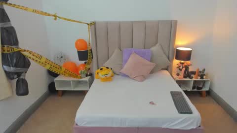 Snapshot of evvaa_moon chatting on 8, 10, 2025 evvaa_moon online show from 8, 10, 2025