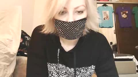 Snapshot of evvygold chatting on 9, 2, 2026 Catwoman online show from 9, 2, 2026