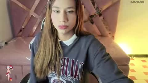 Snapshot of evy_lux_v chatting on 29, 11, 2025 Hi Stream 1000pm to 600am online show from 29, 11, 2025