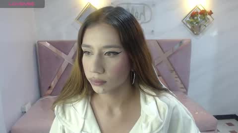 Snapshot of evy_lux_v chatting on 15, 12, 2025 Hi Stream 1000pm to 600am online show from 15, 12, 2025