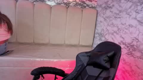 Snapshot of evy_lux_v chatting on 22, 12, 2025 Hi Stream 1000pm to 600am online show from 22, 12, 2025