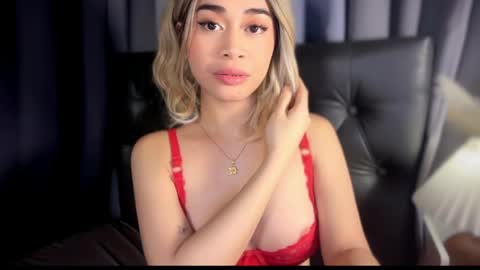 Snapshot of expensivets_chloe chatting on 8, 6, 2026 chloee online show from 8, 6, 2026