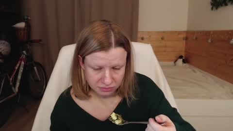 Snapshot of exponentex5 chatting on 6, 12, 2024 Crystal online show from 6, 12, 2024