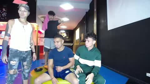 extrangers online show from 20, 2, 2025