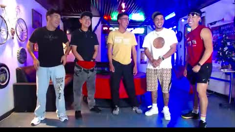 extrangers online show from 21, 12, 2025