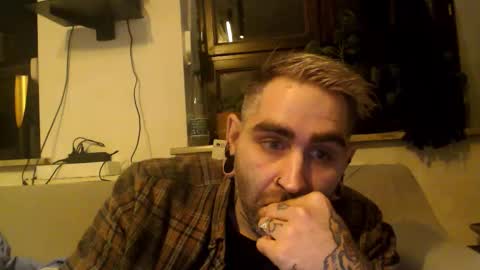 Snapshot of eytab chatting on 9, 10, 2025 Eytab online show from 9, 10, 2025