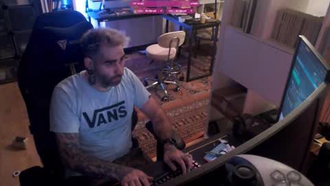 Snapshot of eytab chatting on 13, 10, 2025 Eytab online show from 13, 10, 2025