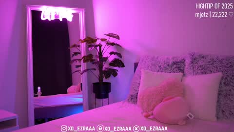 Snapshot of ezra chatting on 1, 12, 2025 Ezra online show from 1, 12, 2025