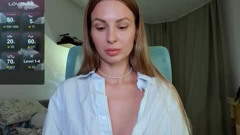 Snapshot of f1oraa chatting on 23, 11, 2025 if you dont have fansly account yet use this link to registration online show from 23, 11, 2025