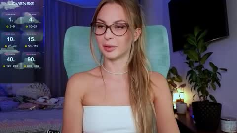 Snapshot of f1oraa chatting on 29, 11, 2025 if you dont have fansly account yet use this link to registration online show from 29, 11, 2025