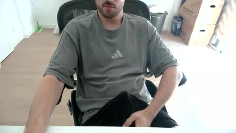 Snapshot of fabian_196 chatting on 27, 5, 2026 Call me bitch online show from 27, 5, 2026