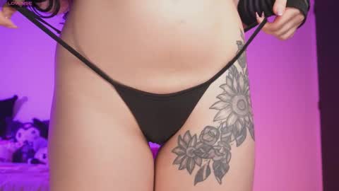 Sara  REMEMBER TO LEAVE A THUMB UP online show from 4, 3, 2026