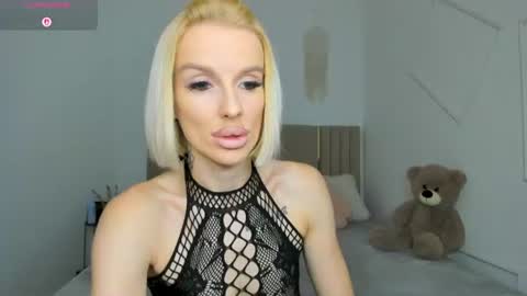 Snapshot of fallen1_angel chatting on 17, 7, 2026 Lana online show from 17, 7, 2026