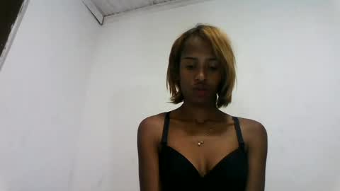 Snapshot of fallinah01 chatting on 25, 7, 2026 fallinah01 online show from 25, 7, 2026
