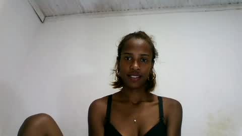 Snapshot of fallinah01 chatting on 28, 7, 2026 fallinah01 online show from 28, 7, 2026