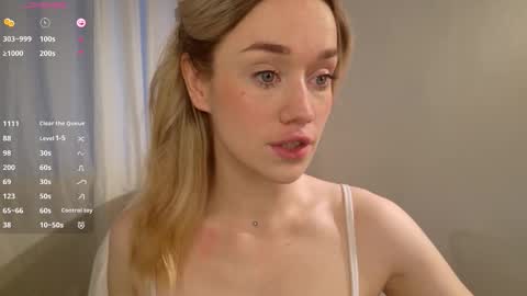 Snapshot of fancyamelia chatting on 25, 10, 2025 fancyamelia online show from 25, 10, 2025