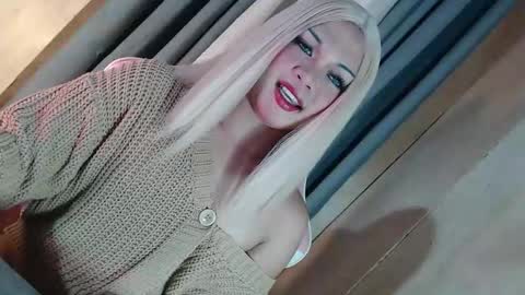 DANIELLA - DONT FORGET TO GIVE ME A THUMBSU UP online show from 5, 2, 2026