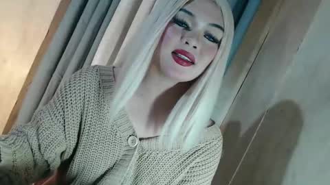 Snapshot of fantasticcock69_daniella chatting on 17, 5, 2026 DANIELLA - DONT FORGET TO GIVE ME A THUMBSU UP online show from 17, 5, 2026