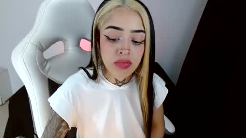 Snapshot of farichell chatting on 15, 5, 2026 fari online show from 15, 5, 2026