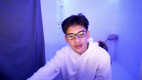 Snapshot of fastfucker_22 chatting on 8, 3, 2025 fastfucker_22 online show from 8, 3, 2025