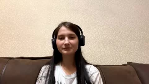 Snapshot of faustinabartosh chatting on 18, 10, 2025 Aurora 18yo online show from 18, 10, 2025
