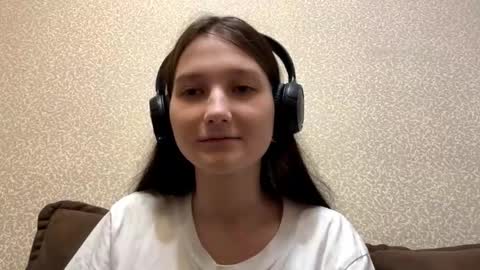 Aurora 18yo online show from 19, 10, 2025