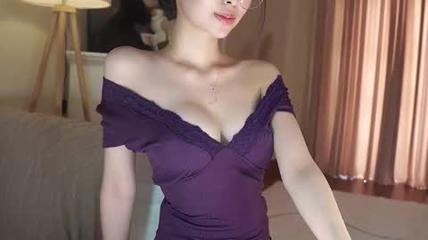 Snapshot of feel_me_00 chatting on 11, 11, 2025 feel_me_00 online show from 11, 11, 2025