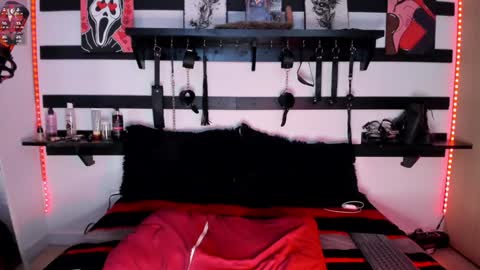 Snapshot of feel_the_touch chatting on 10, 12, 2024 feel_the_touch online show from 10, 12, 2024