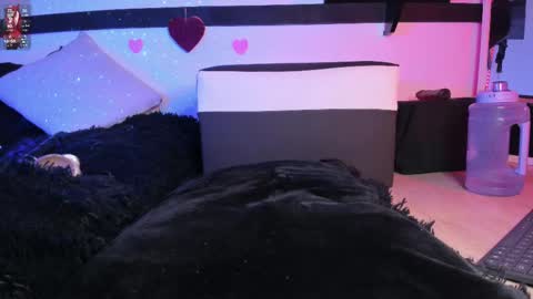 Snapshot of feel_the_touch chatting on 22, 2, 2025 feel_the_touch online show from 22, 2, 2025