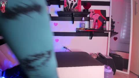 Snapshot of feel_the_touch chatting on 3, 3, 2025 feel_the_touch online show from 3, 3, 2025