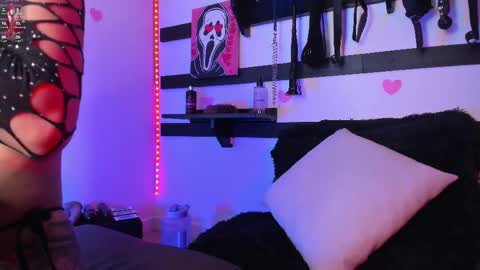 Snapshot of feel_the_touch chatting on 11, 3, 2025 feel_the_touch online show from 11, 3, 2025