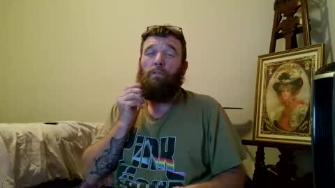 Snapshot of feelgoodnu chatting on 14, 11, 2025 PullouProblems online show from 14, 11, 2025