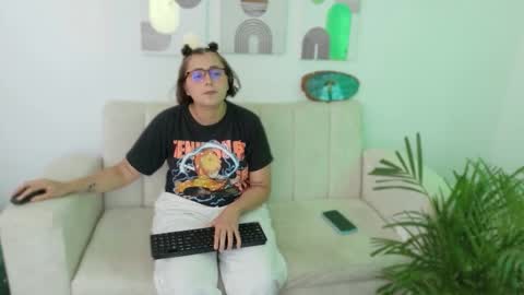 Snapshot of feelina_firesoul chatting on 7, 10, 2025 Feelena online show from 7, 10, 2025