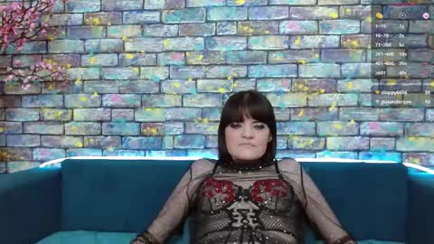 Laura online show from 12, 12, 2024