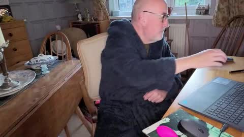 Adam online show from 27, 10, 2025