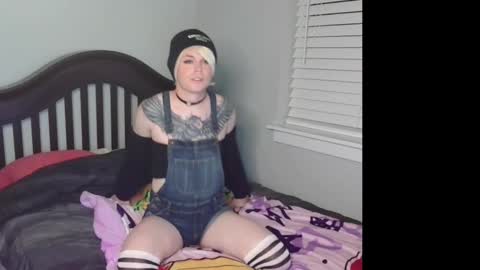 Snapshot of femboydee73 chatting on 2, 10, 2025 Dee online show from 2, 10, 2025